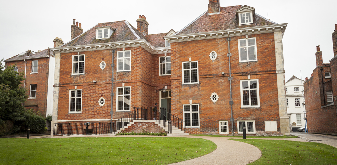 nojs Edes House from the lawn area