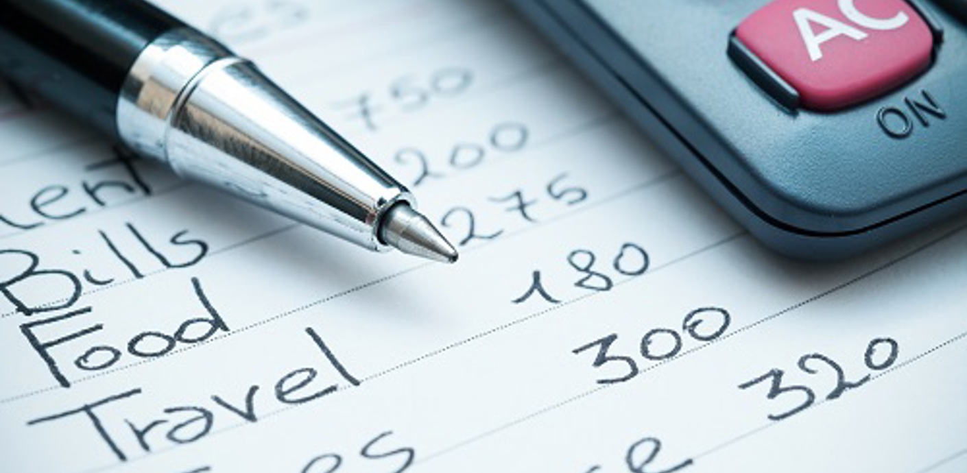 nojs Calculator and household budget calculations written on paper