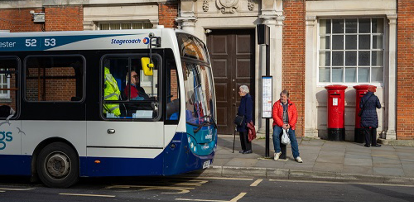 nojs Bus at bus stop