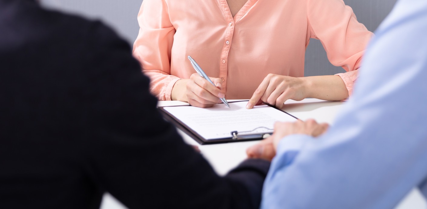 nojs Couple meeting with a lady doing paperwork.