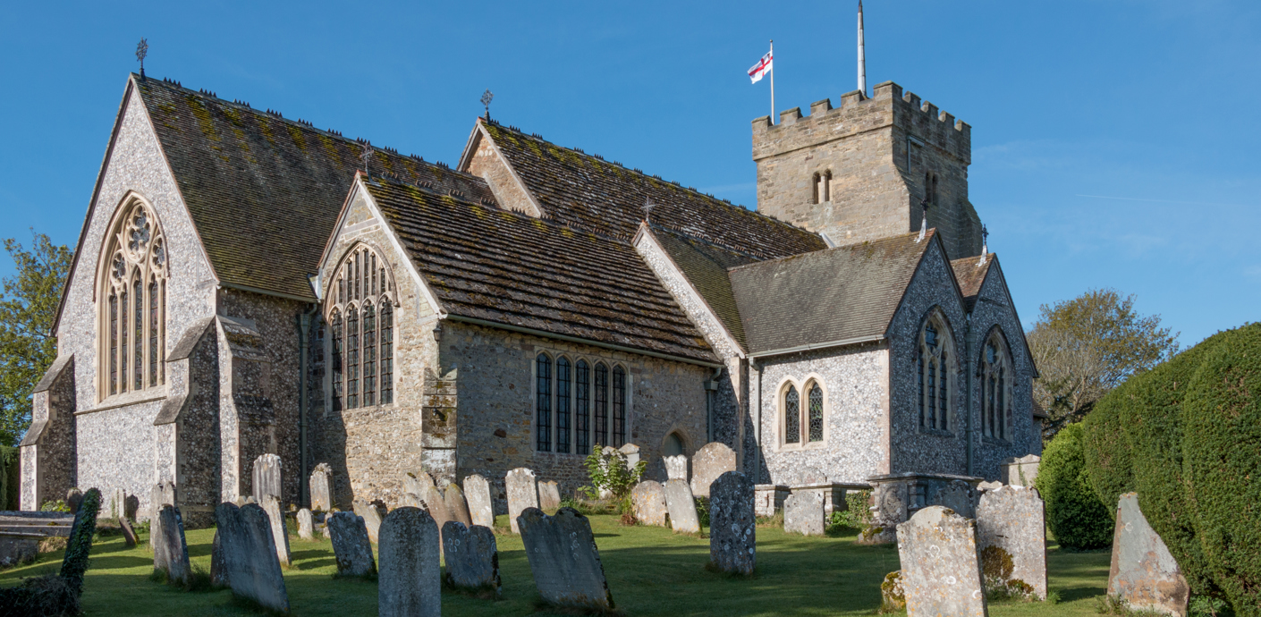 nojs St Peter's Church with graveyard in foreground