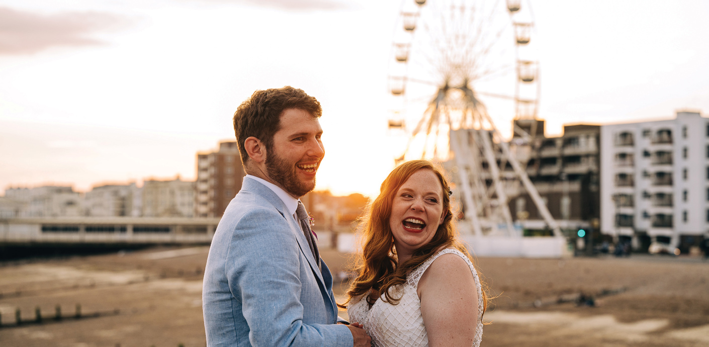 nojs Couple on a beach.