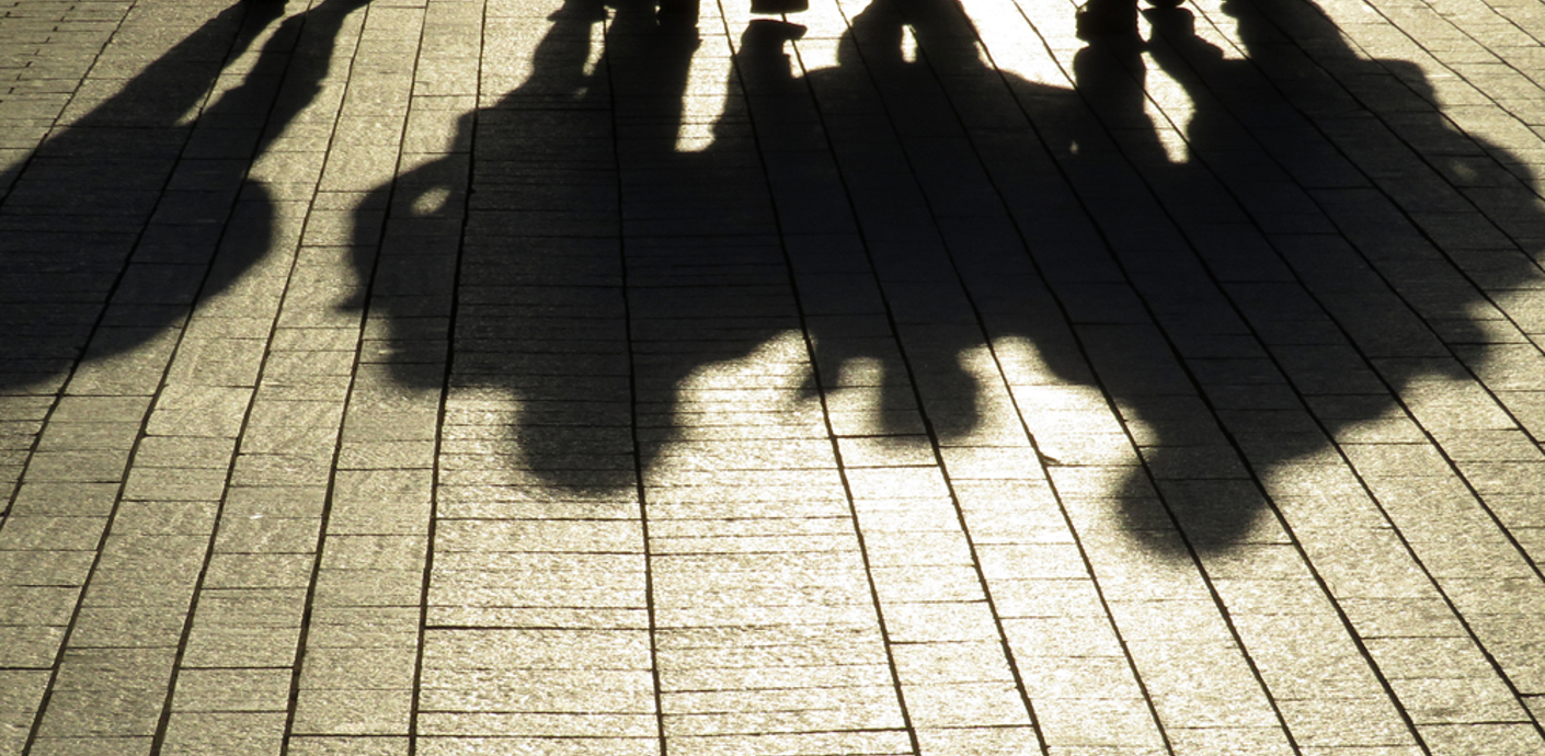 nojs Silhouettes shadows of people on the street