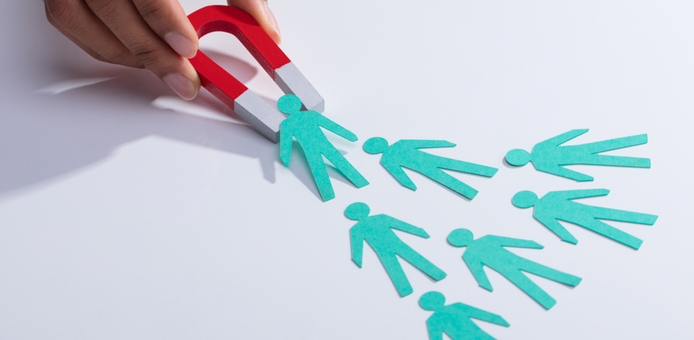 Picture of a magnet and 7 cut out people